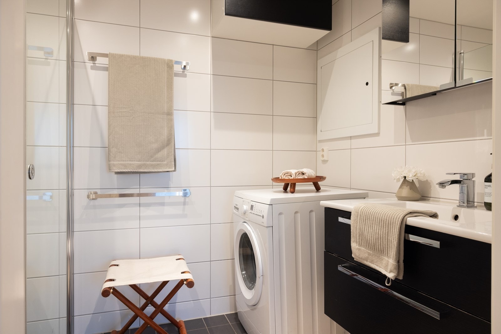 Pent flislagt baderom med gulvvarme. Galleribilde