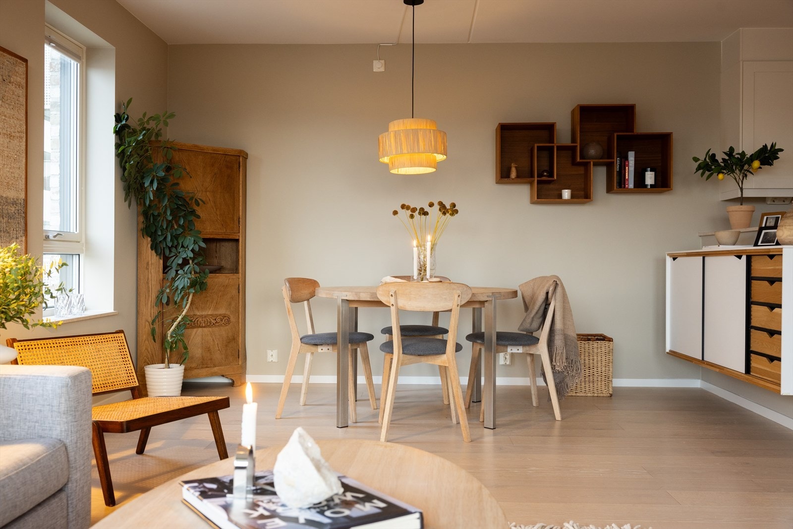 God plass til å invitere gjester på middagsbesøk og ha koselige stunder rundt middagsbordet. Galleribilde