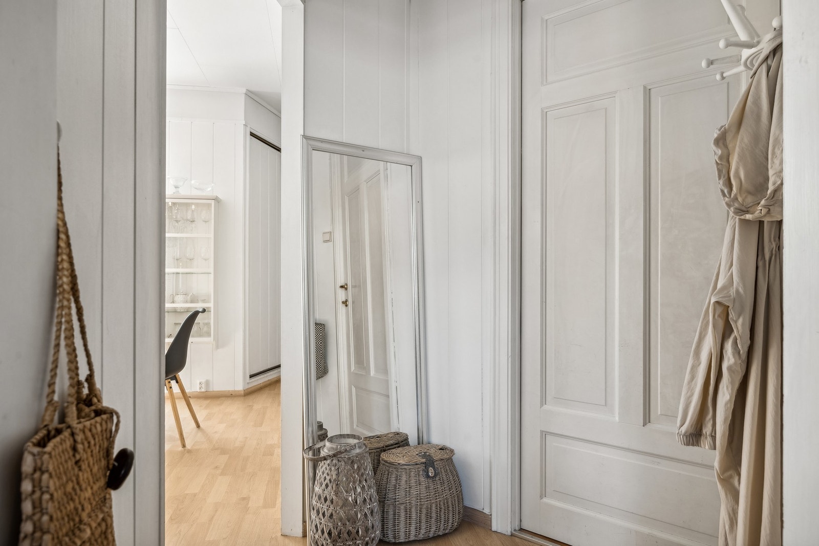 Koselig gang med god plass til oppheng av ytterklær. Galleribilde