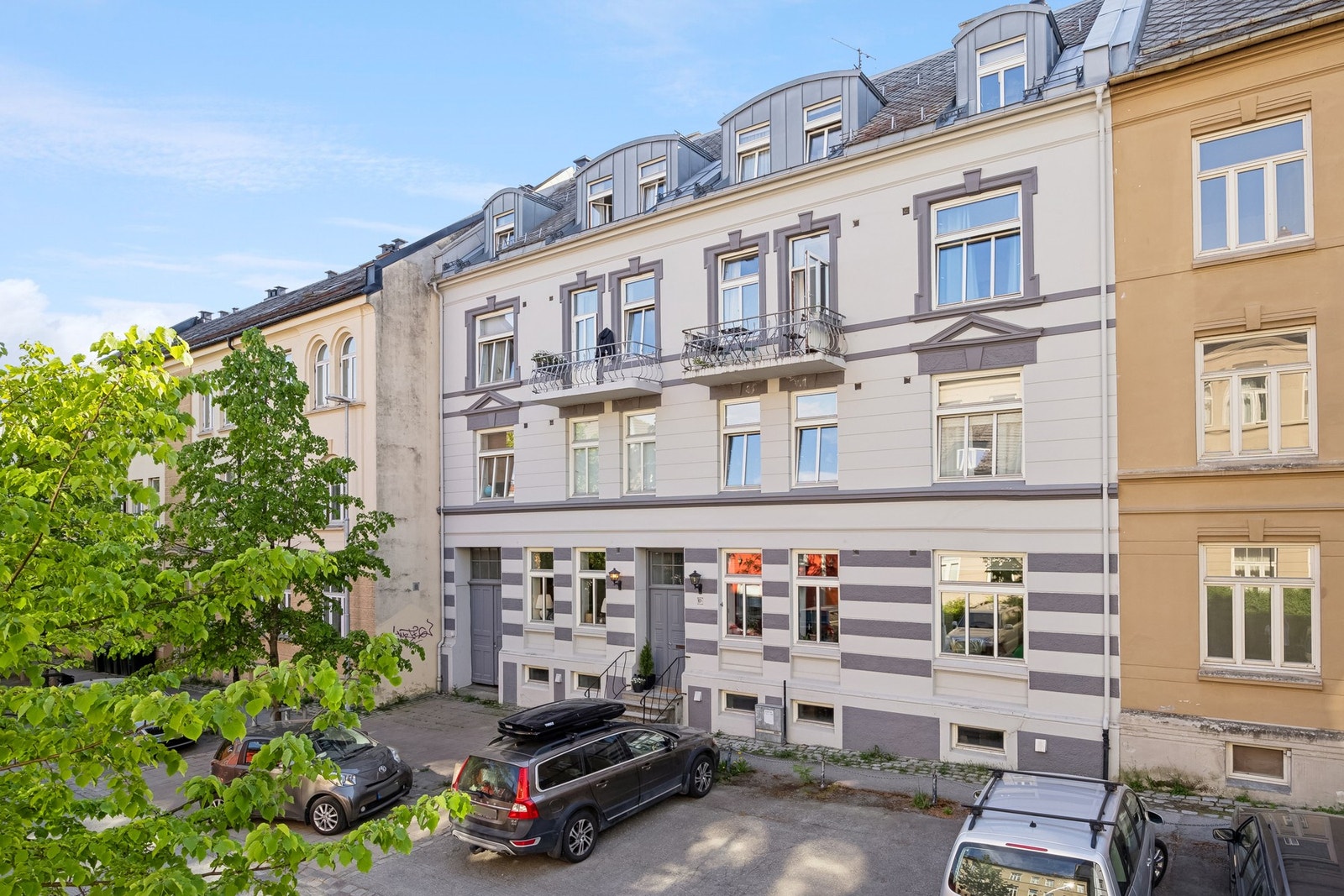 Det er soneparkering rett utenfor døren. Galleribilde