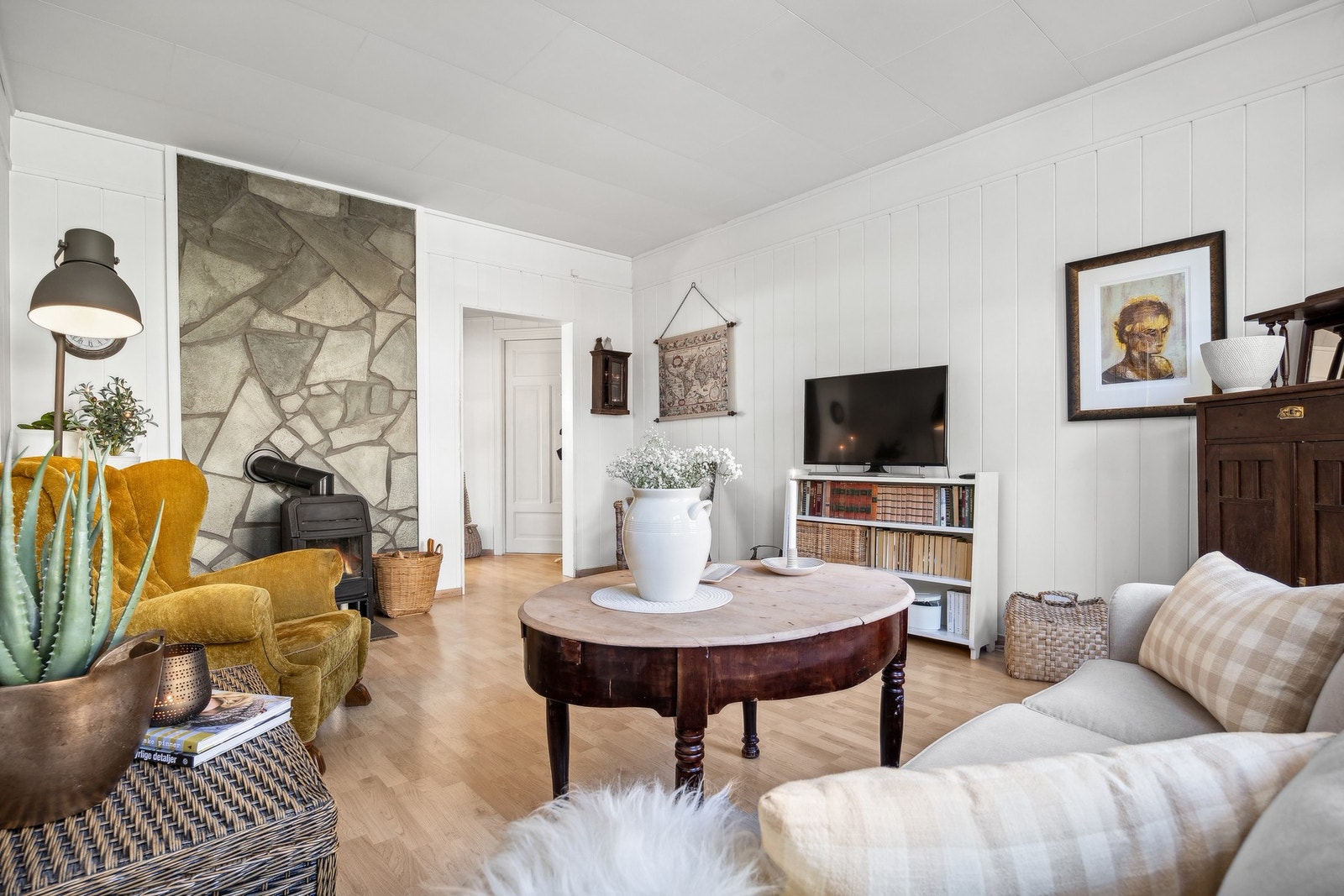 Den ligger fint til i en høy 1.etasje. Galleribilde