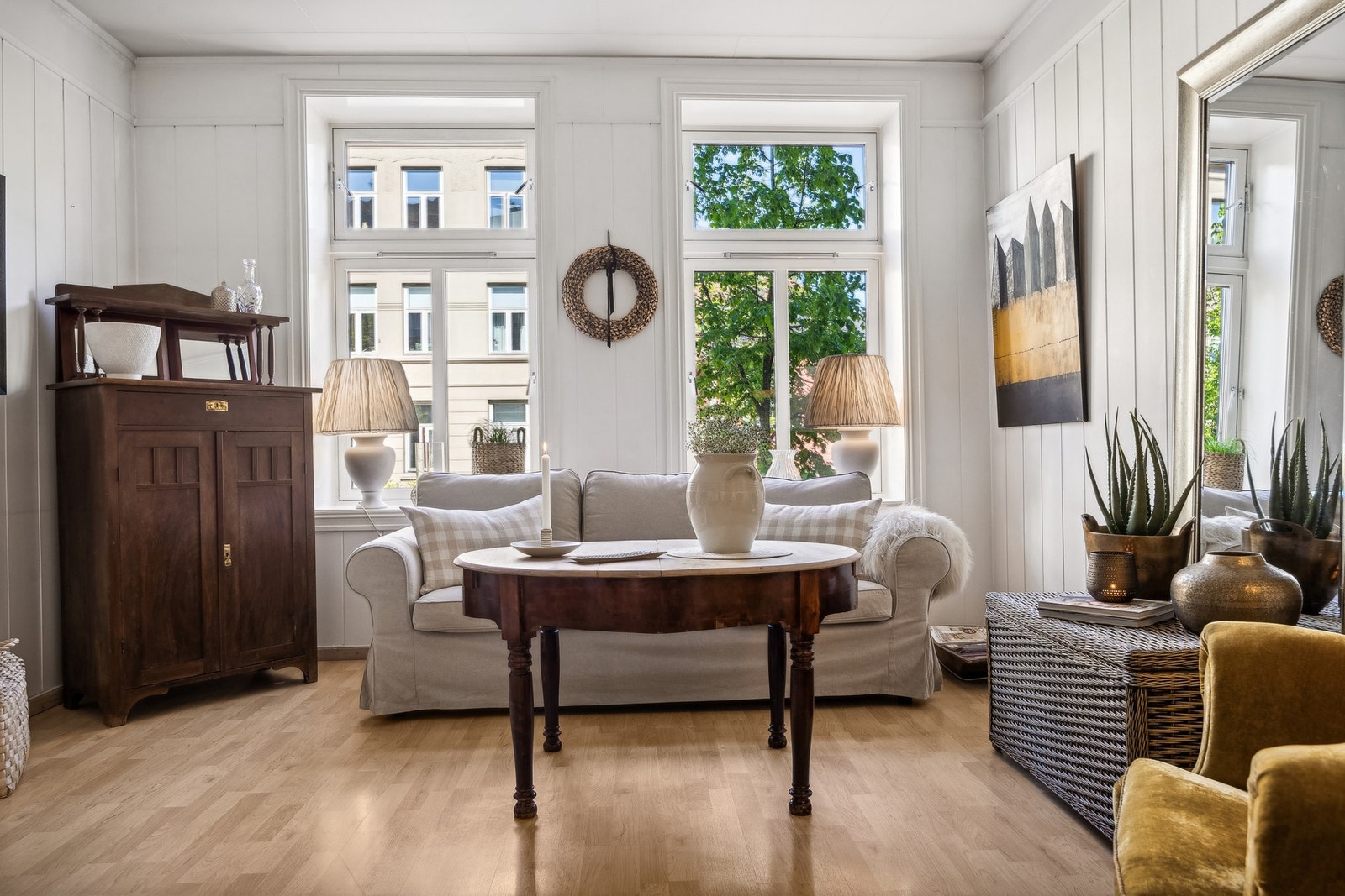 Leiligheten ligger i en velholdt bygård og har mye særpreg. Galleribilde