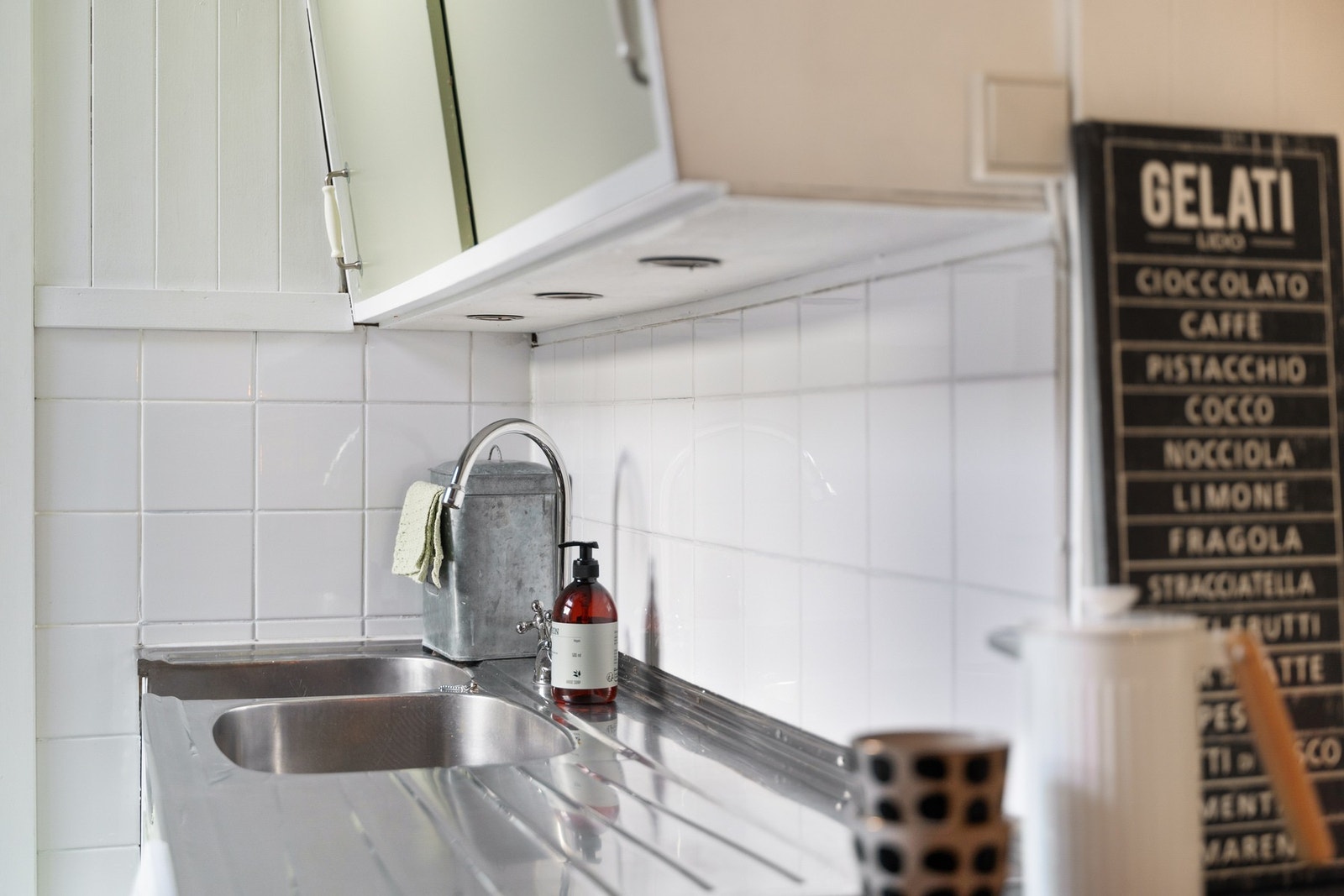 Hvitevarene på kjøkken vil medfølge handelen. Galleribilde