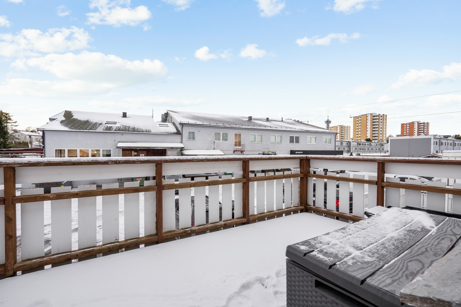 Leiligheten har også en flott sørvendt balkong som måler 11 kvm. Galleribilde