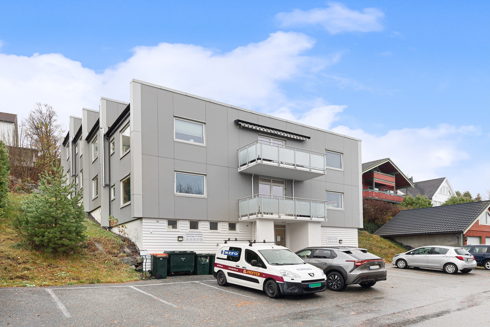 Velkommen til Fuglsetvegen 15, presentert av Sondre Gjetøy v/Møremegling. Galleribilde