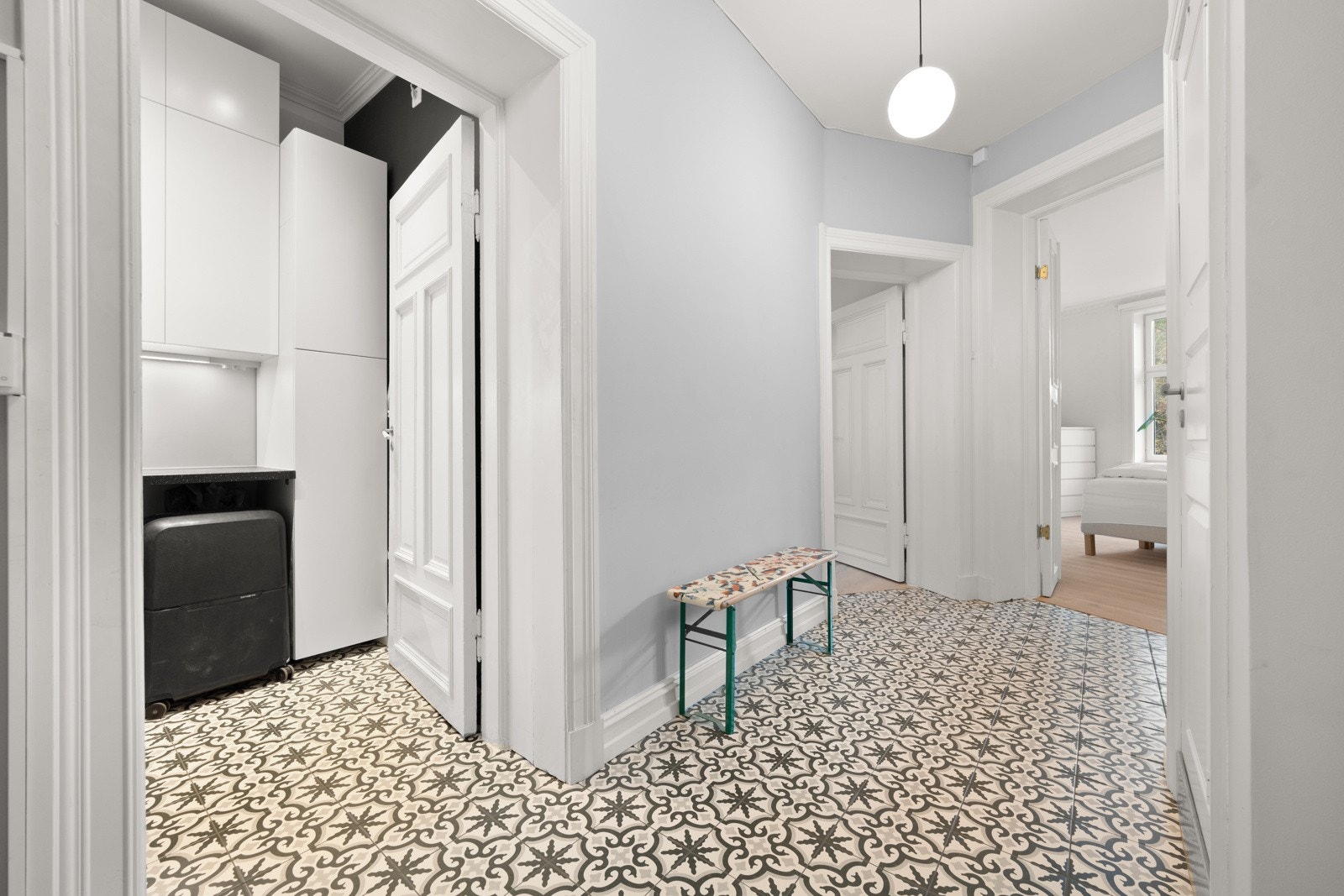 Leiligheten har en flott og klassisk entré. Galleribilde