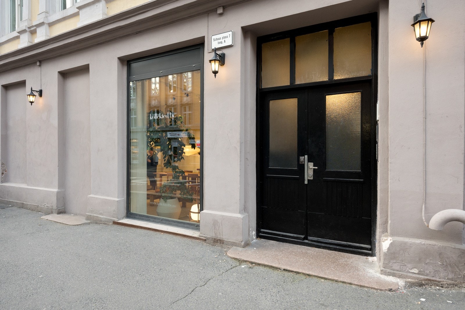 Felles inngangsparti. Galleribilde