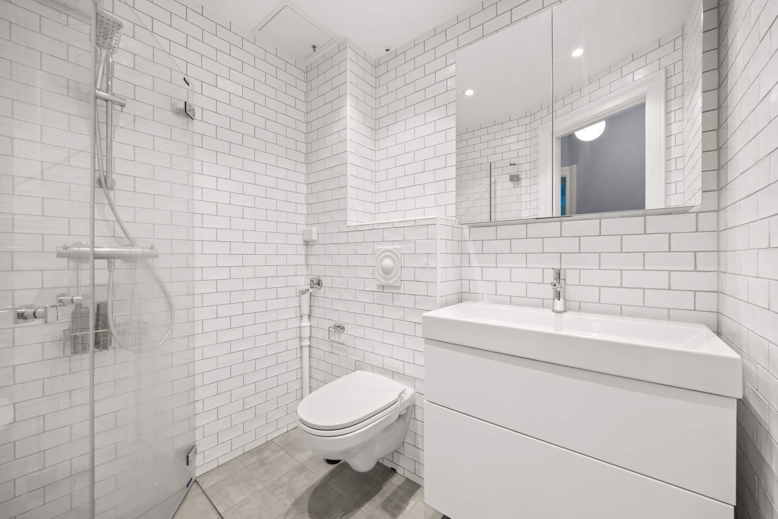 Pent flislagt baderom. Galleribilde