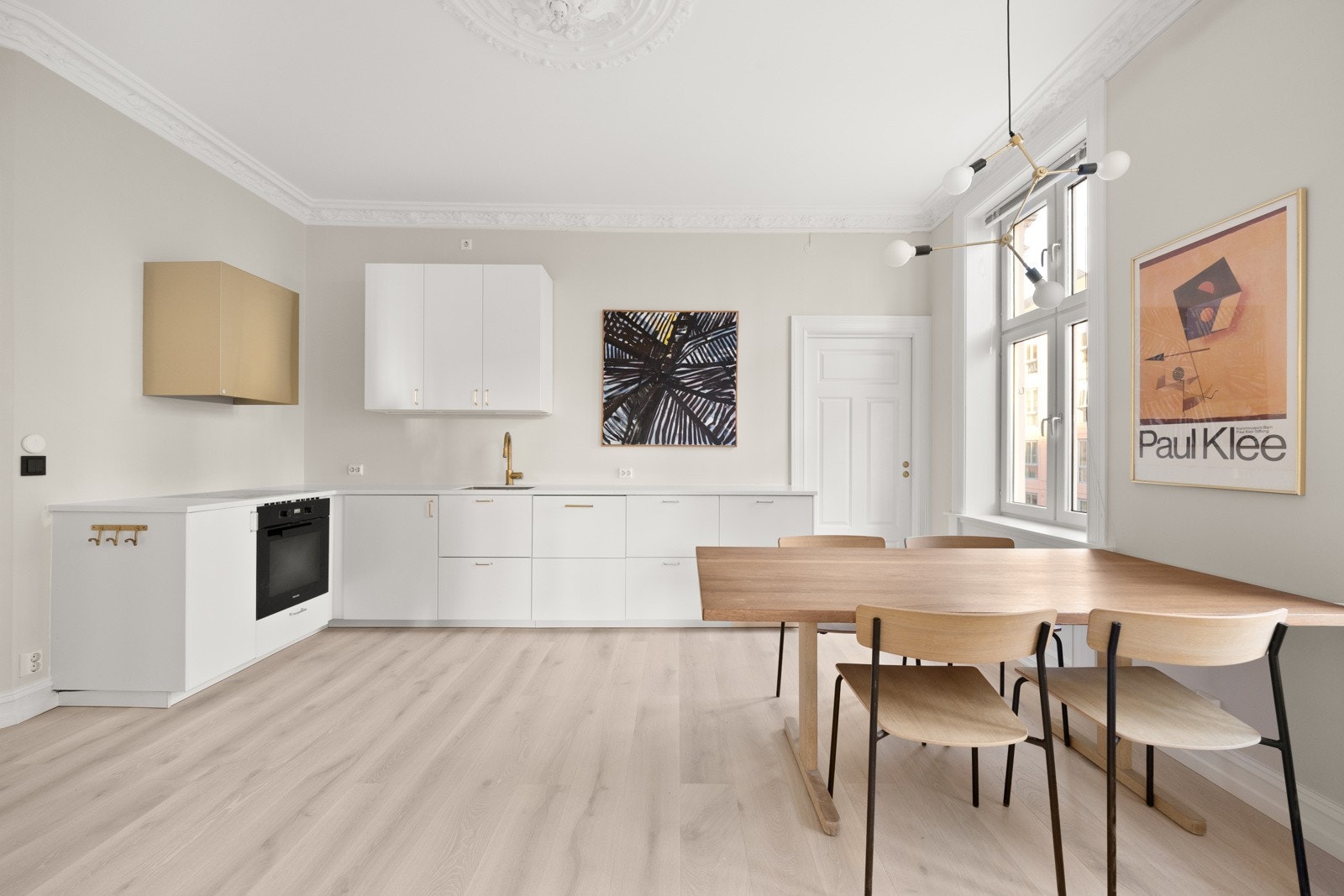 Leiligheten holder en moderne og gjennomgående god standard. Galleribilde