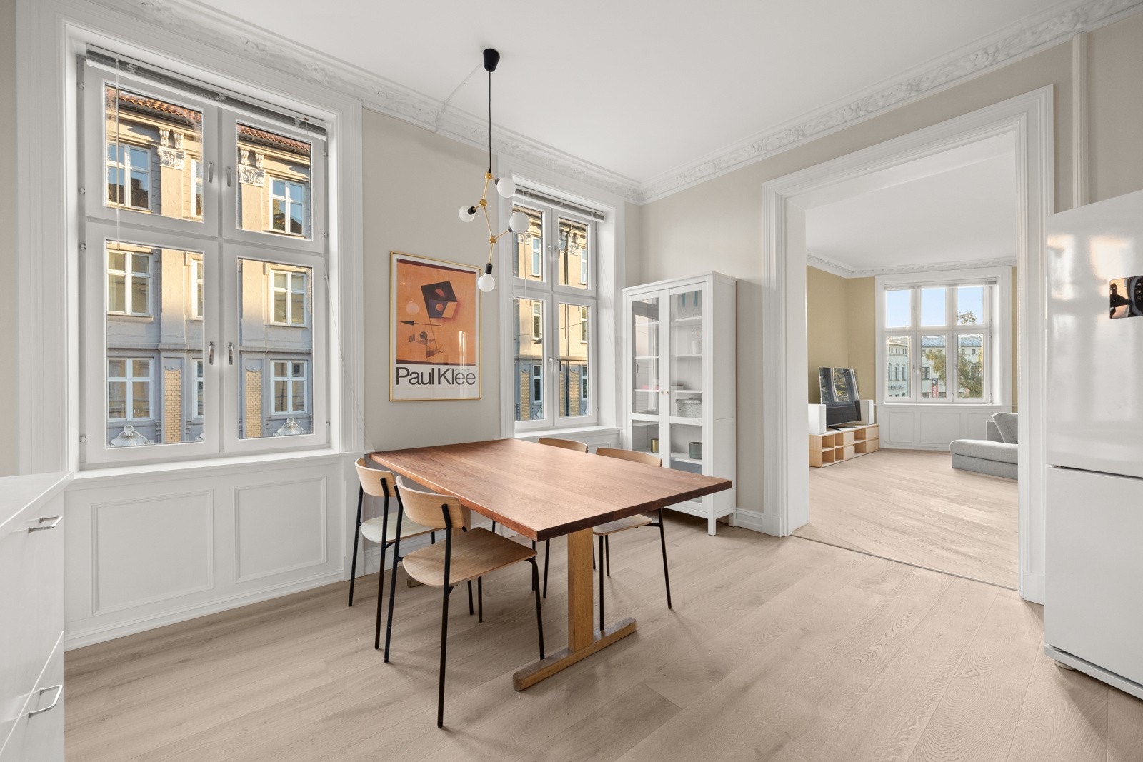 Dette er en lys og romslig 3-roms leilighet i klassisk bygård fra 1898. Galleribilde