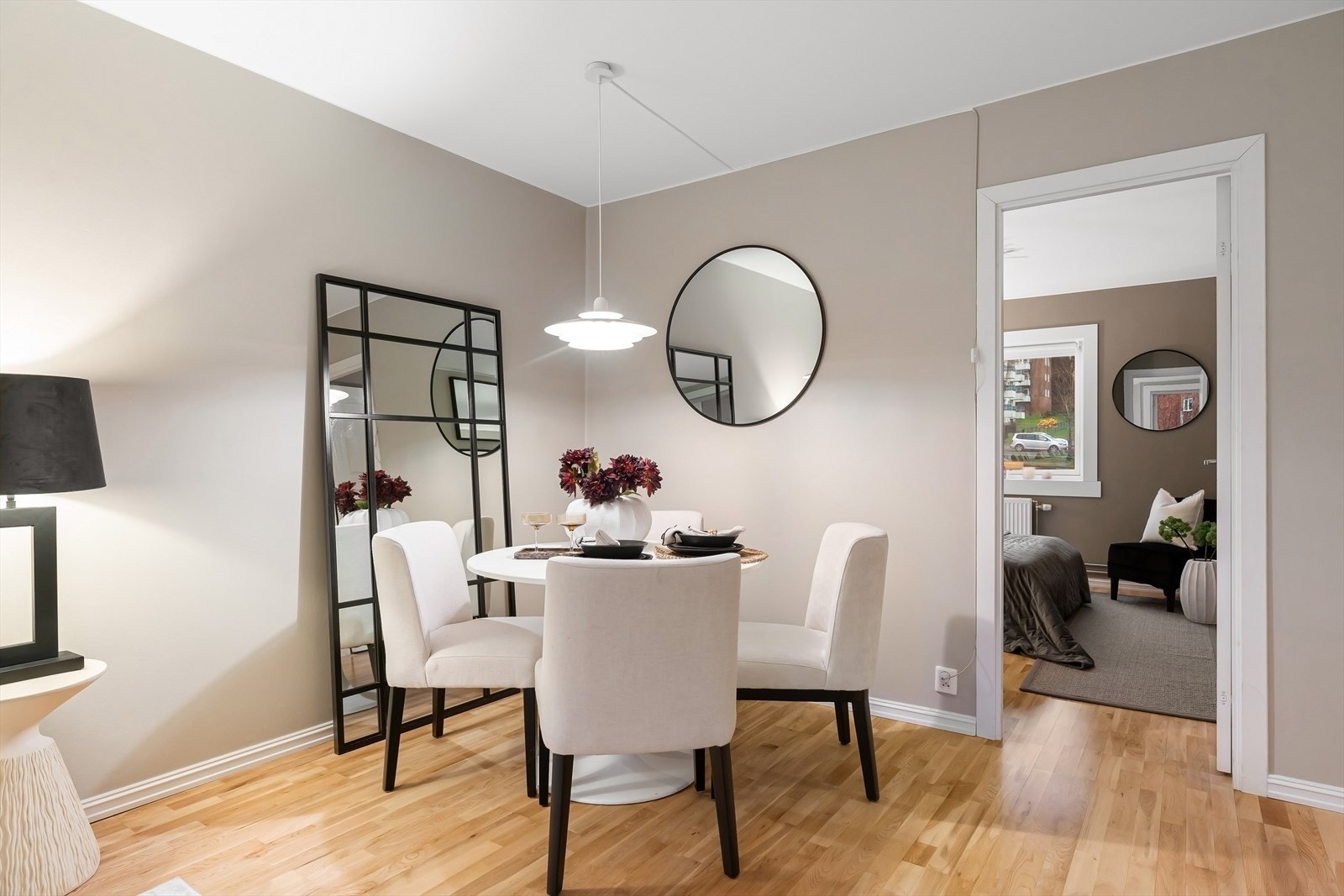 Varmtvann, fyring, kabel-tv og internett er inkludert i felleskostnadene Galleribilde