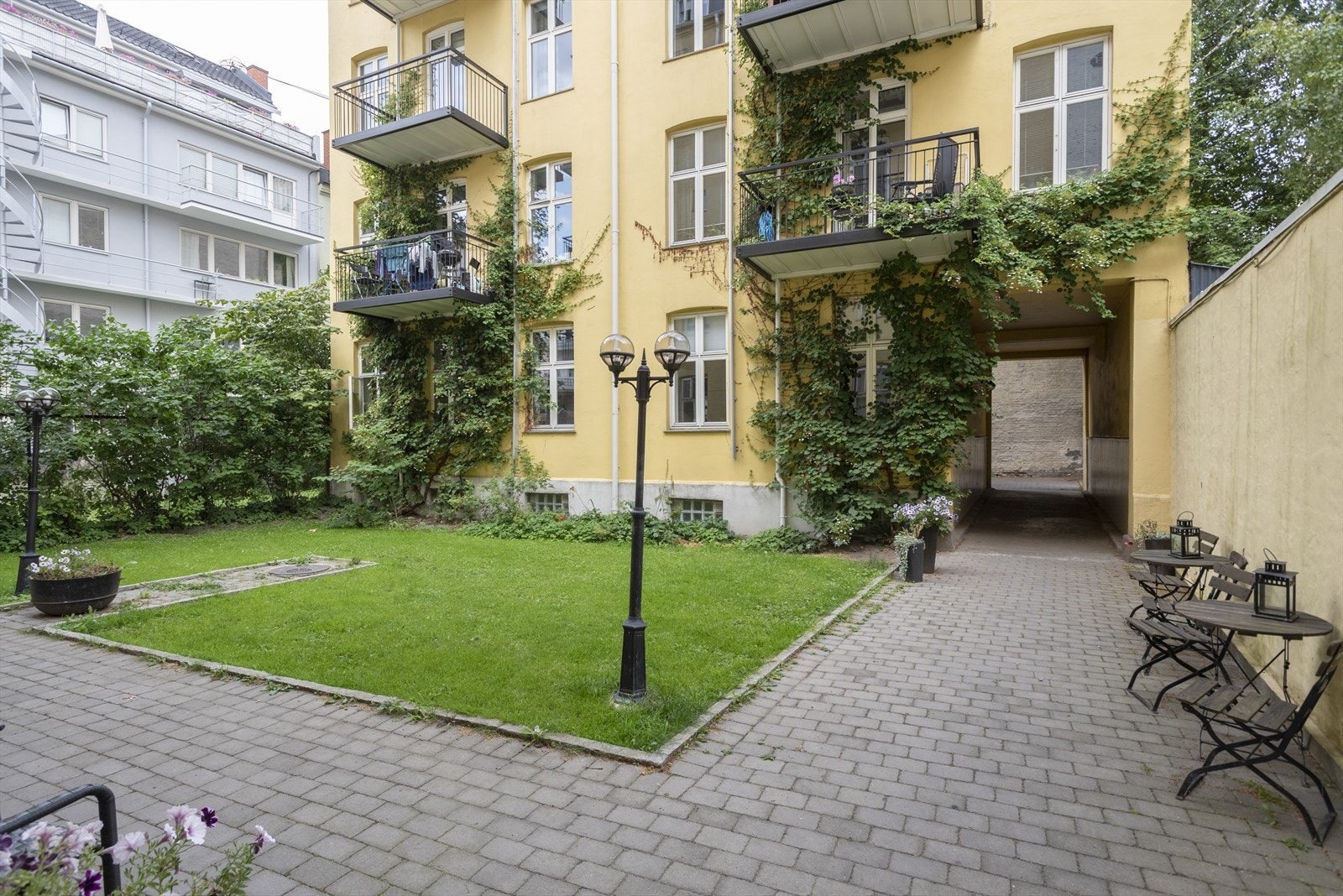 Leiligheten ligger skjermet og tilbaketrukket Galleribilde