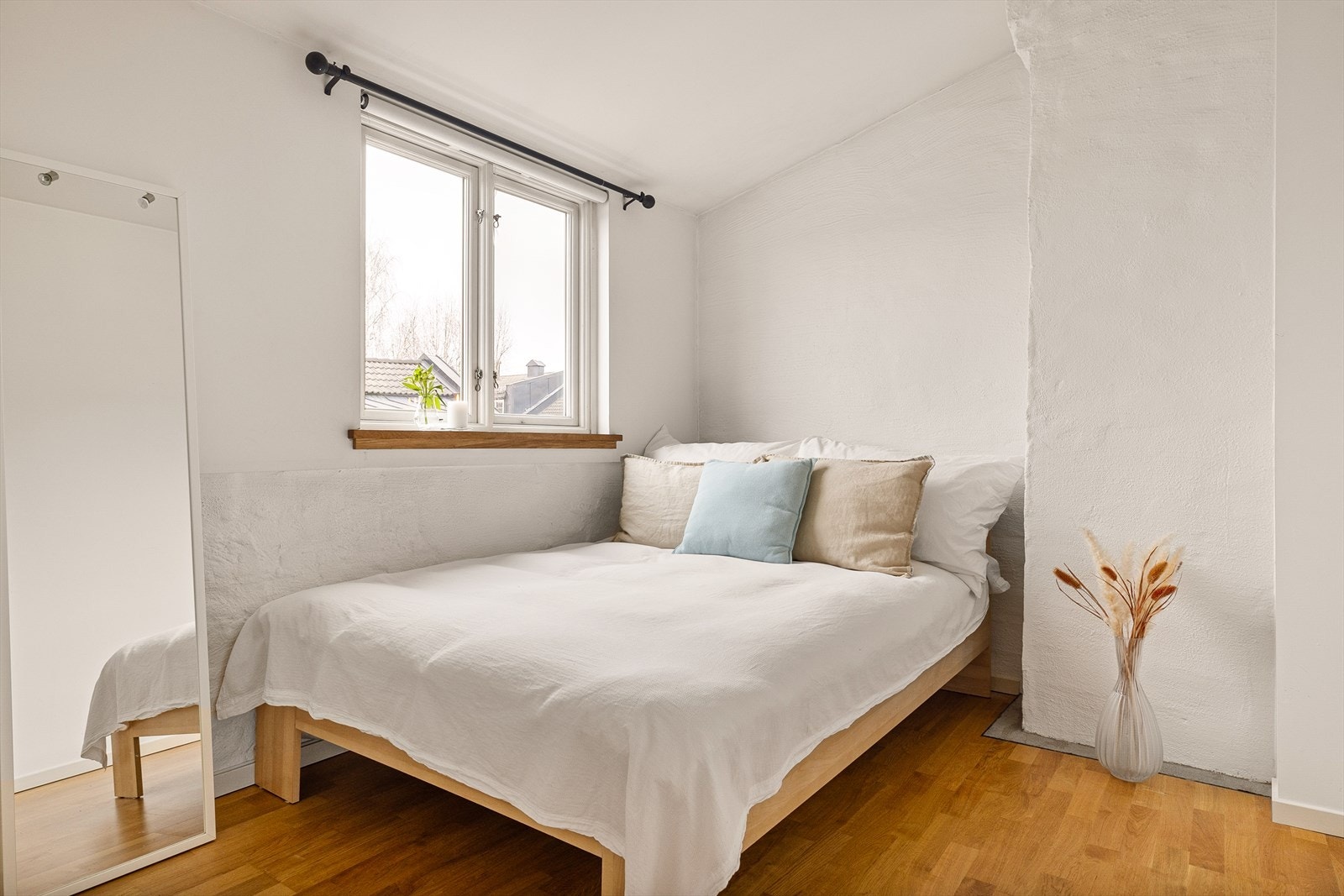 Soverom to egner seg ypperlig som gjesterom, barnerom eller kontor. Galleribilde