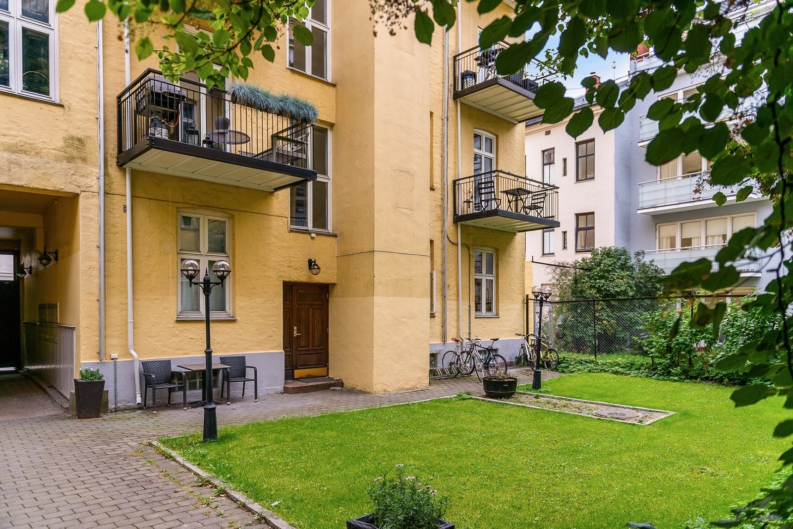 Hyggelig felles bakgård Galleribilde