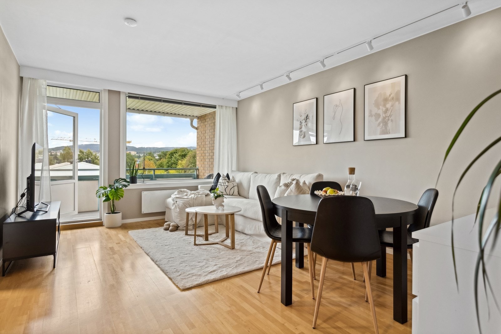 Velkommen til Stallmestervegen 15 - En innbydende og lys leilighet med flott utsikt! Galleribilde