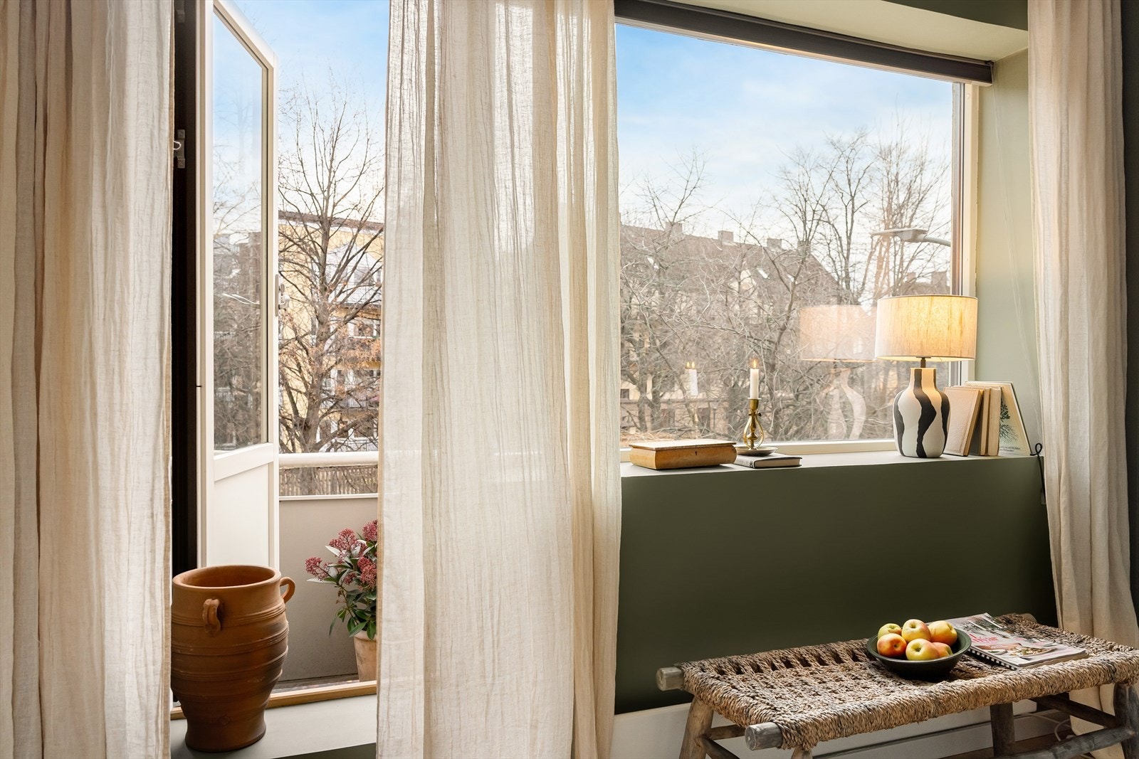 Fra stuen er det utgang til en herlig sydøstvendt balkong på ca. 1 m². Galleribilde