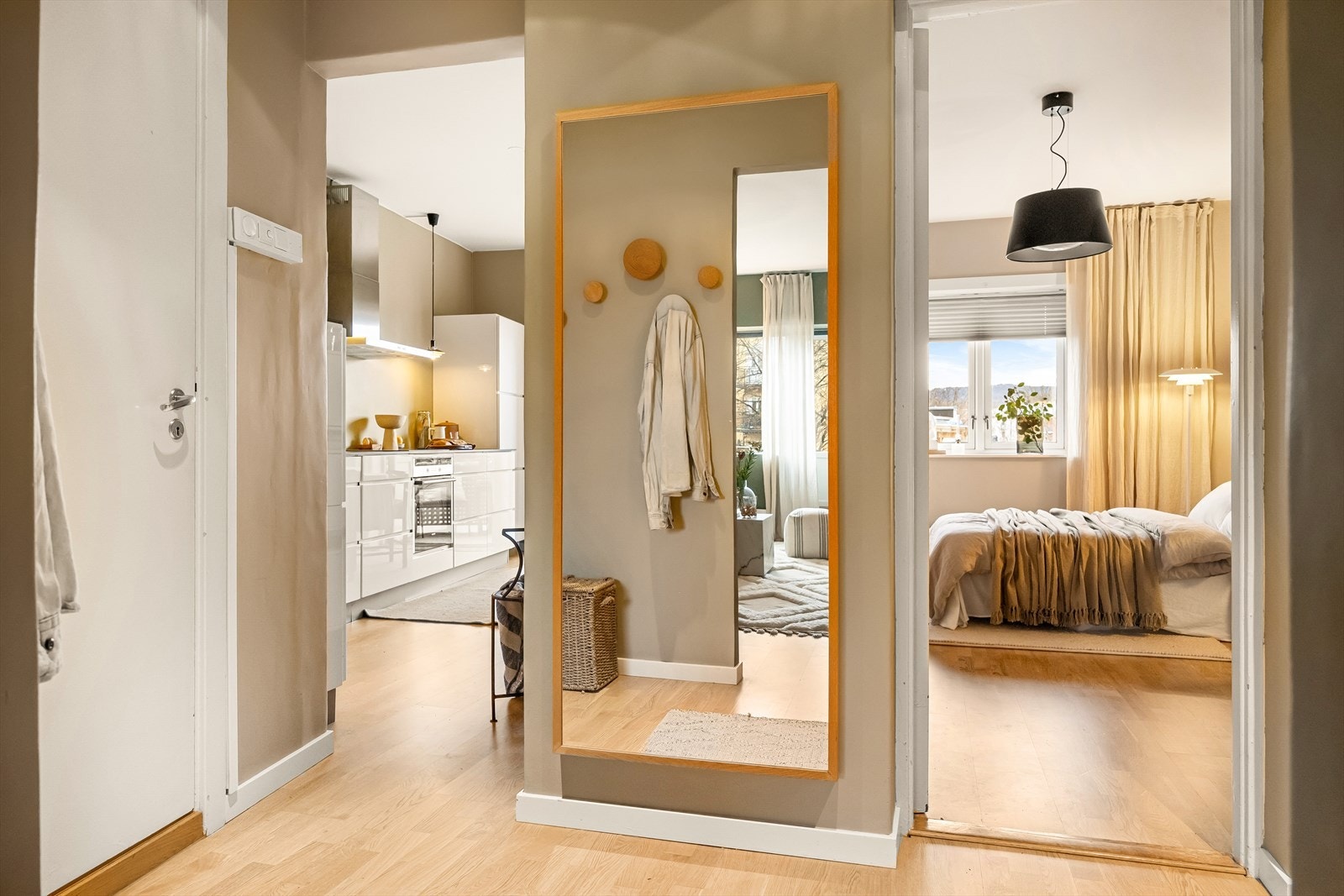 Fra gangen er det adkomst til soverommet. Galleribilde