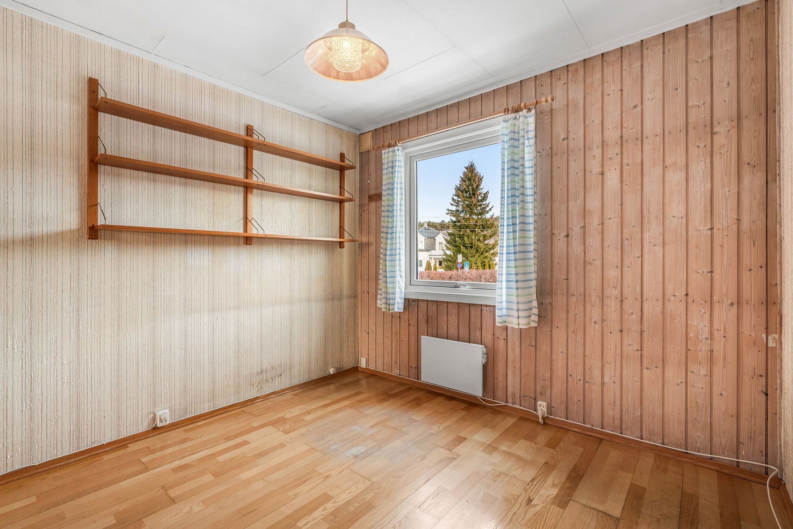 Alle soverommene har god størrelse og er innredet med plassbygde garderobeskap. Galleribilde