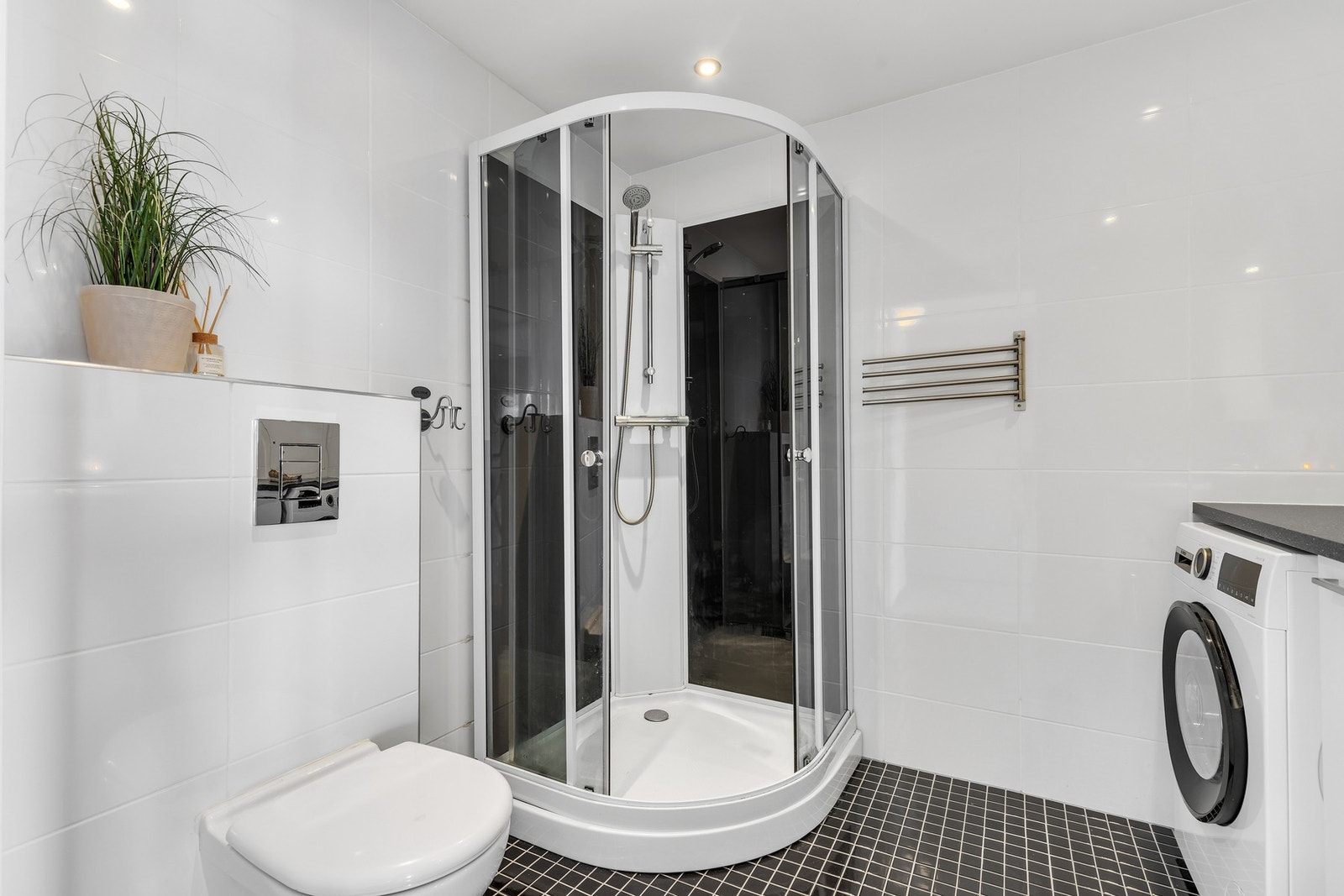 Her er det blitt dusjet i kabinett. Galleribilde