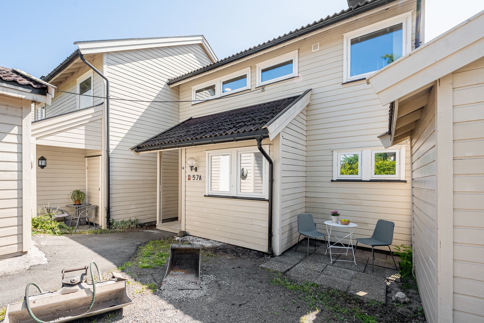 Boligen disponerer en egen garasje i felles rekke, med et areal på ca. 13 kvm. Galleribilde