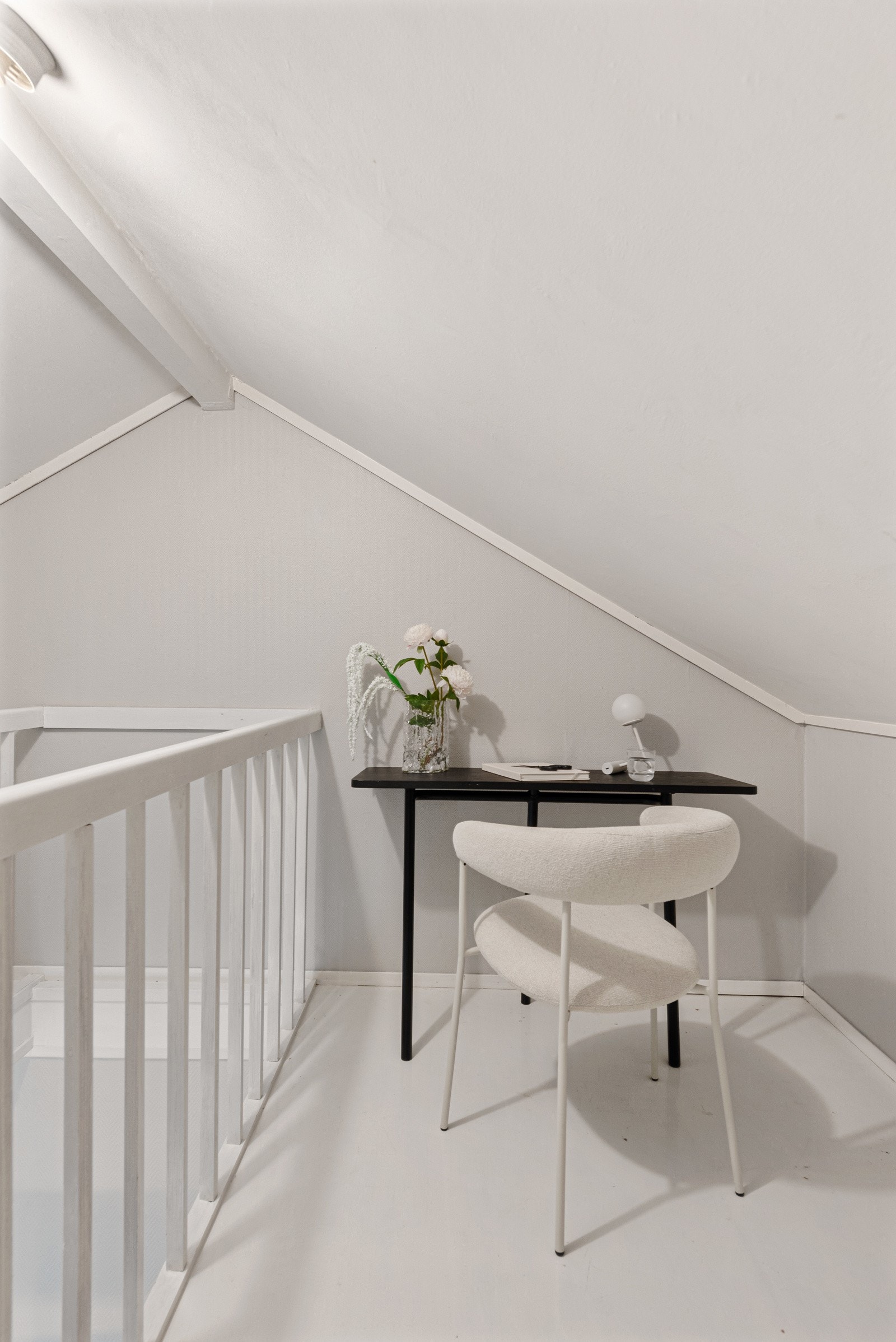 Hyggelig loft med muligheter for lagring eller møblering. Galleribilde