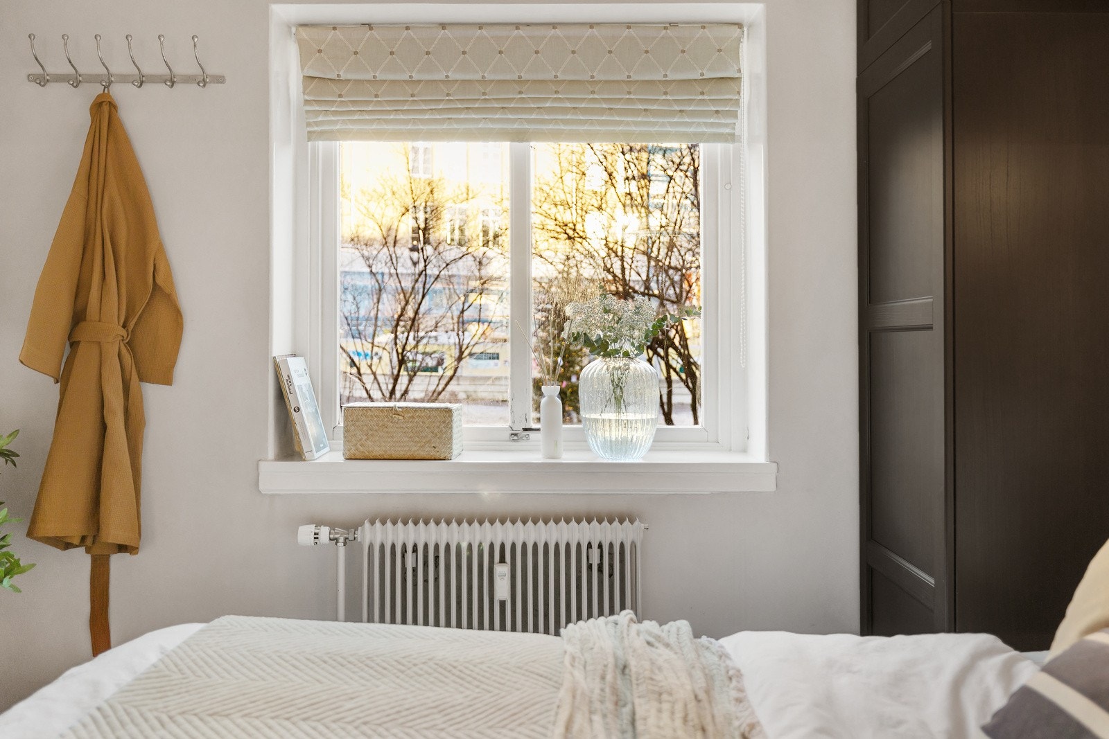 Store vindusflater som slipper inn godt med lys Galleribilde