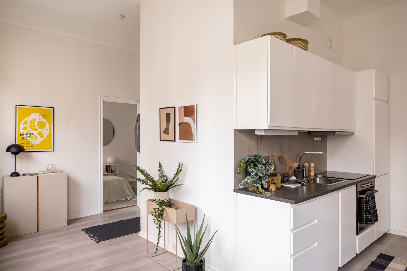 Leiligheten som ligger i byggets 3. etasje med heisadkomst, har en god planløsning med lettmøblerte rom. Galleribilde