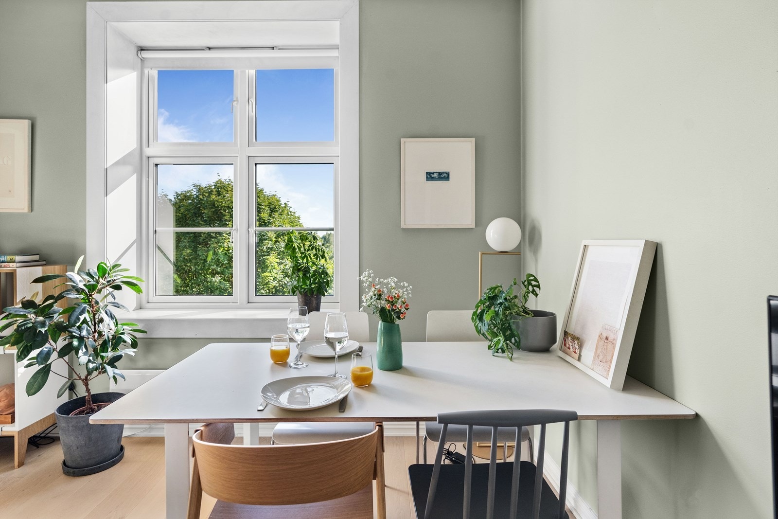 En nydelig leilighet med en kreativ og harmonisk planløsning. Her er det fokus på godt naturlig lys i alle rom! Galleribilde