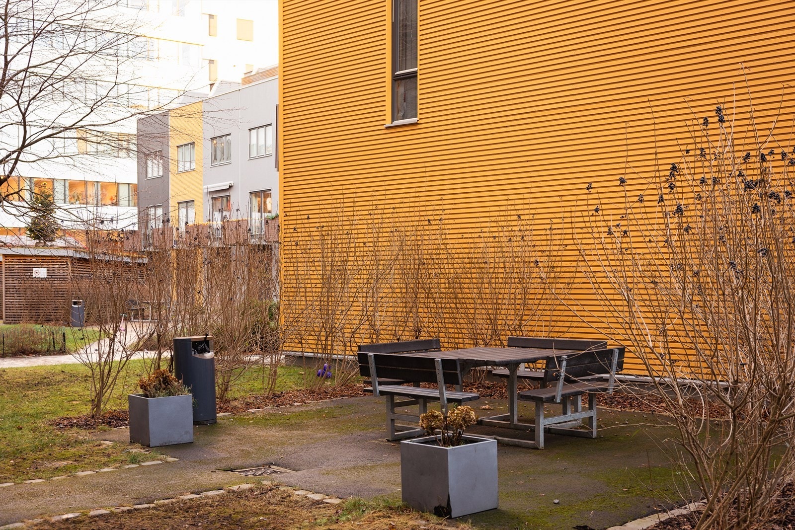 Borettslagets eiendom er pent opparbeidet med fellesområder og felles takterrasser Galleribilde