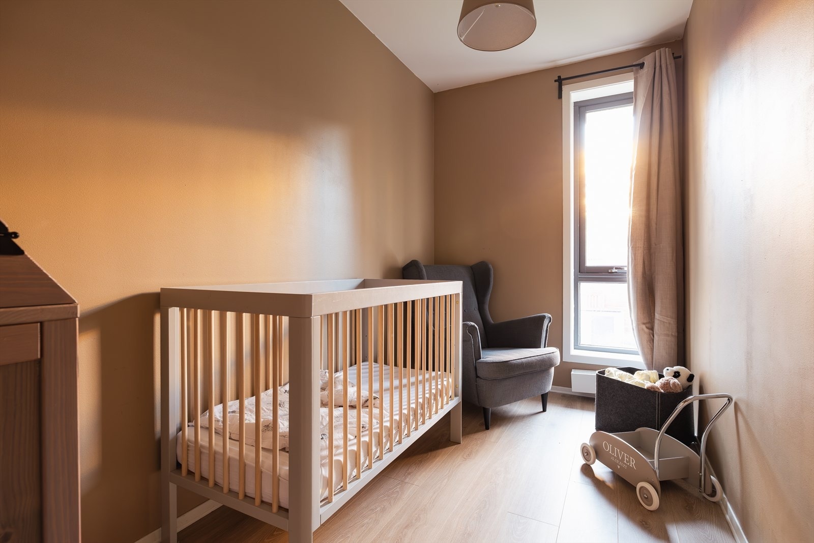 Trivelig soverom med delikate fargevalg Galleribilde