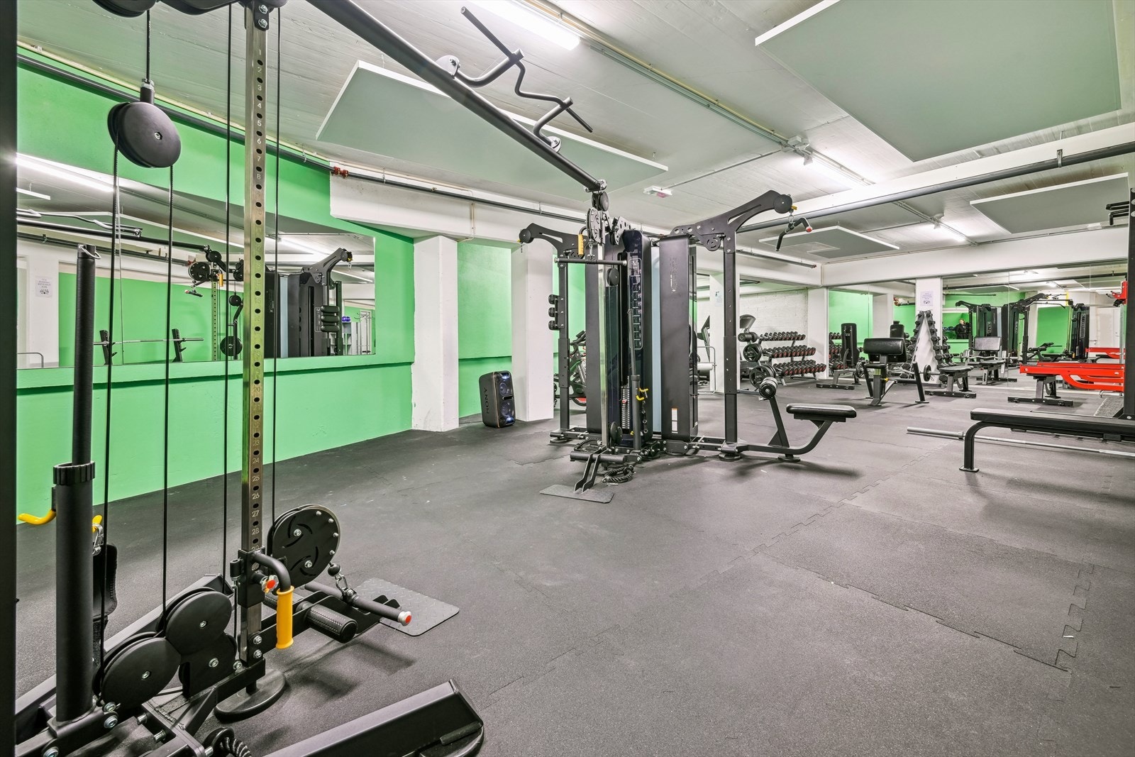 Det er nytt, felles treningsrom for beboerne i Ulven park. Det koster ca kr. 600. i året for hovedeier, og ca. kr 300,- i året for hver ekstra i samme husstand. Galleribilde