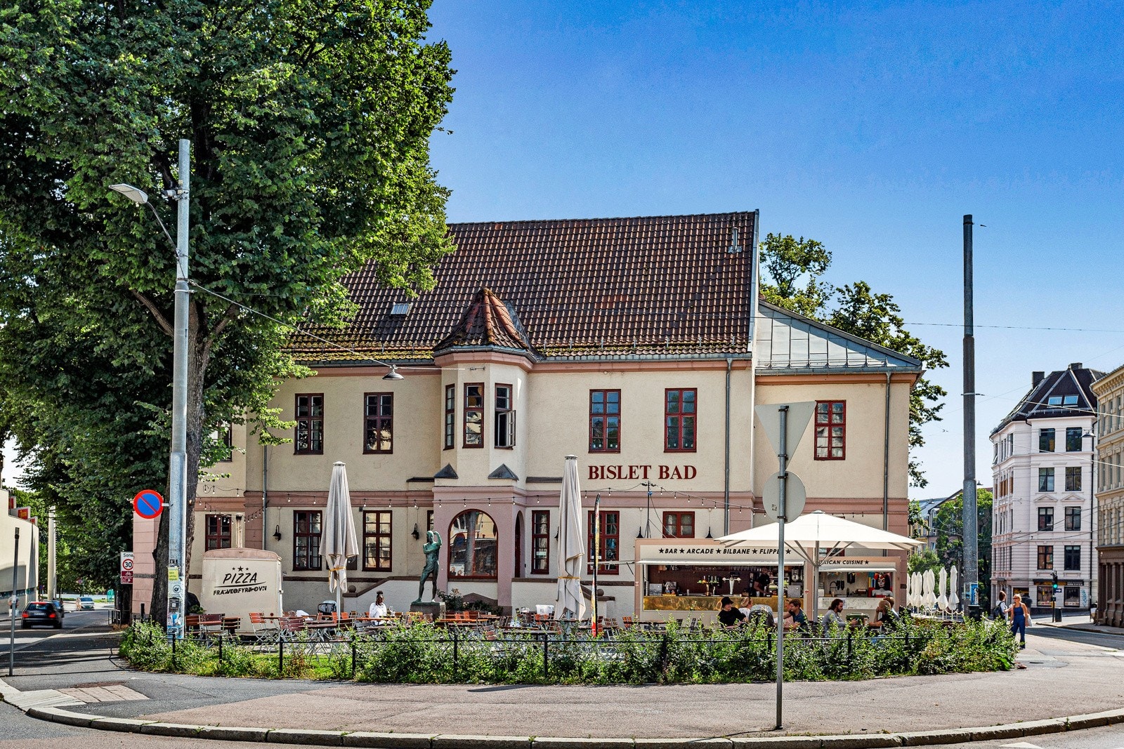 Bislet bad med svømmehall og treningssenter. Galleribilde