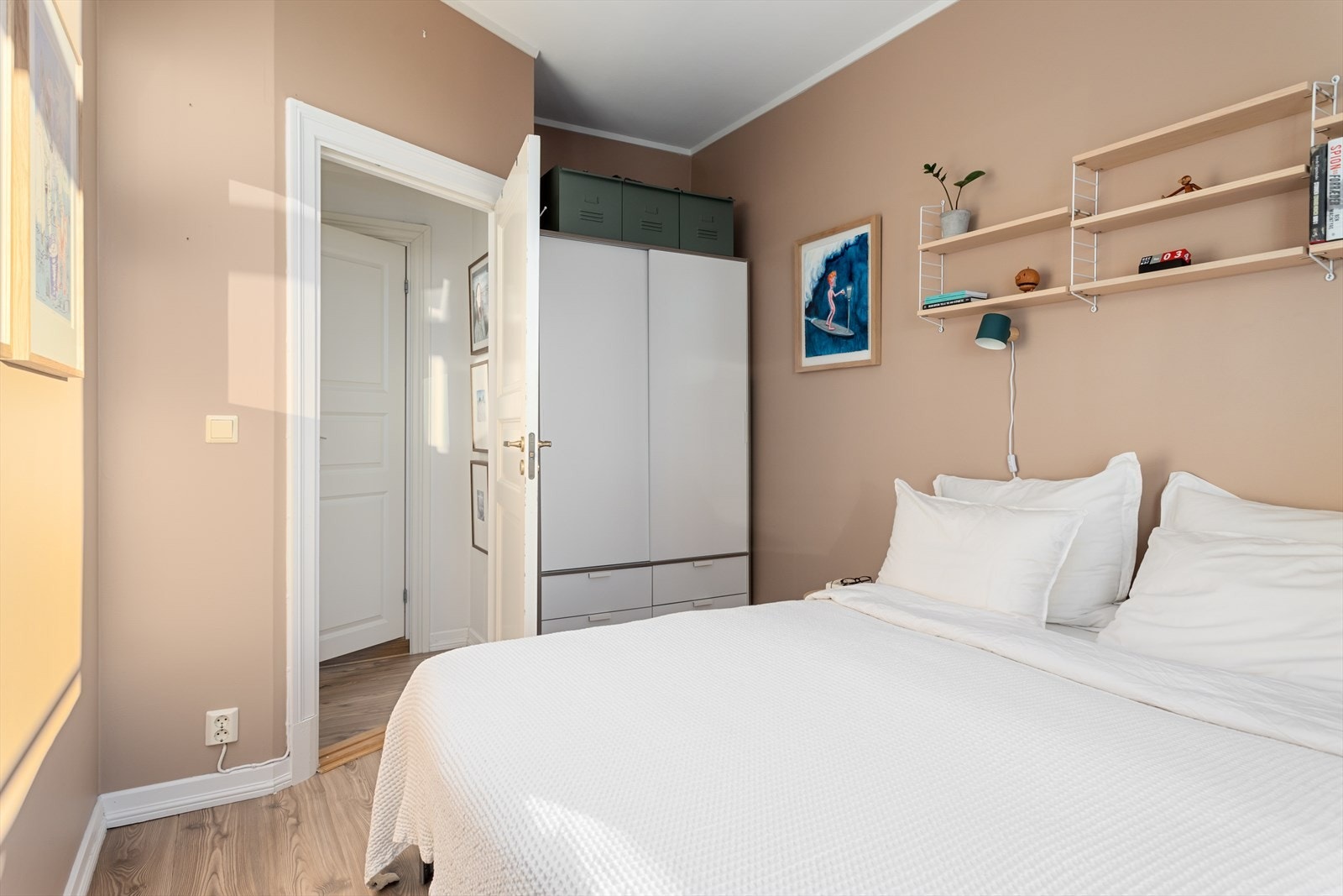 Nisje med plass til garderobeskap. Galleribilde