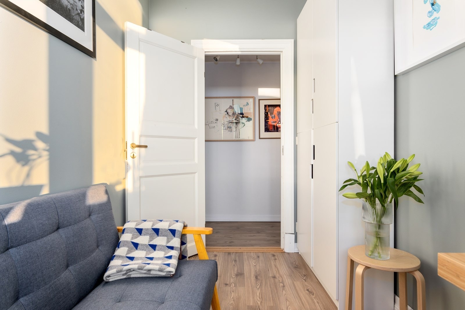 Plass til garderobeskap på soverom 2. Galleribilde