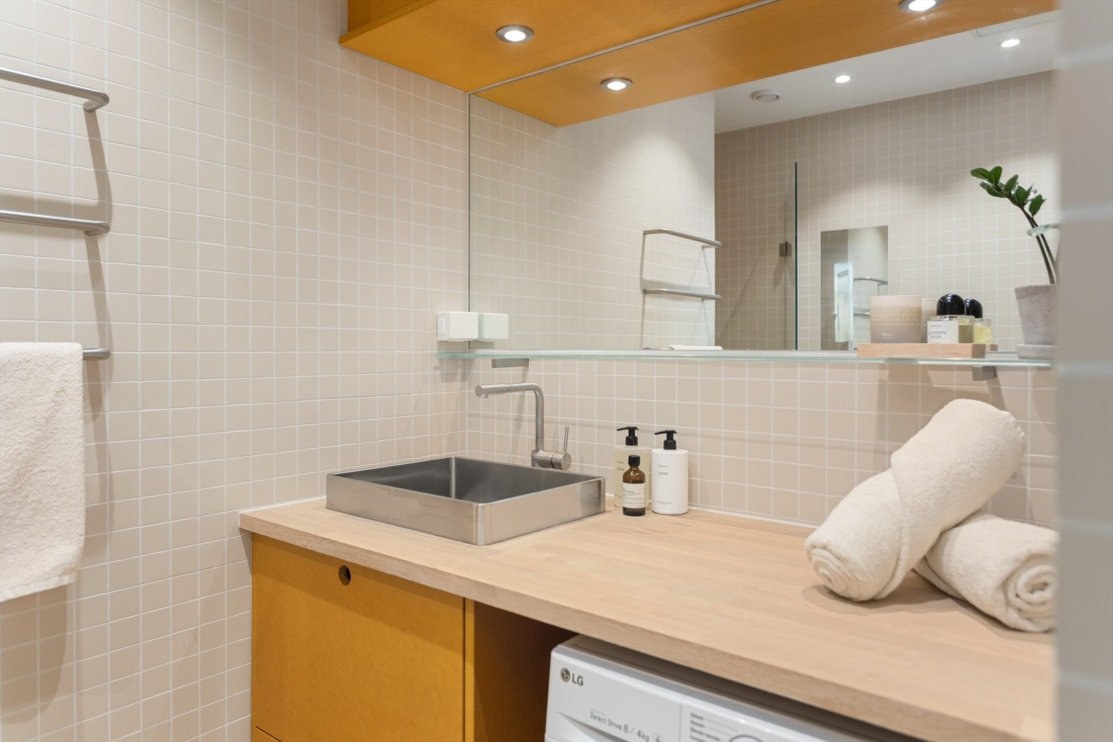 Delikat, flislagt bad - renovert i 2019 Galleribilde