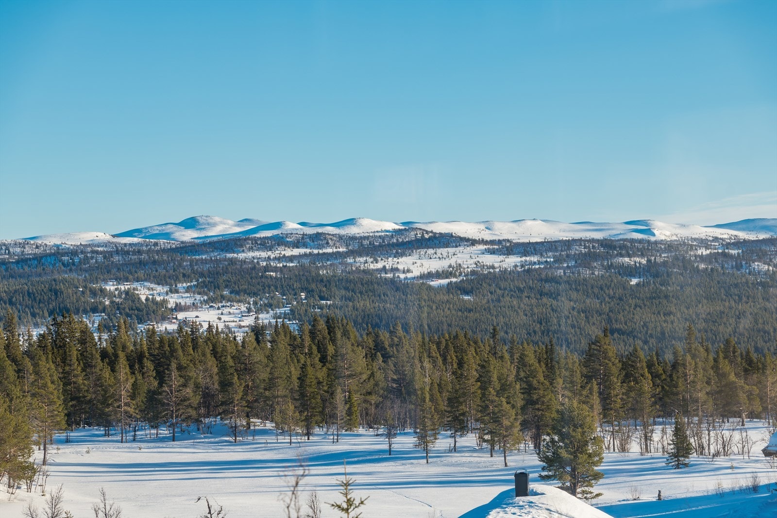 Storslagen utsikt mot Åkrefjell - Ett fint turmål sommer som vinter Galleribilde