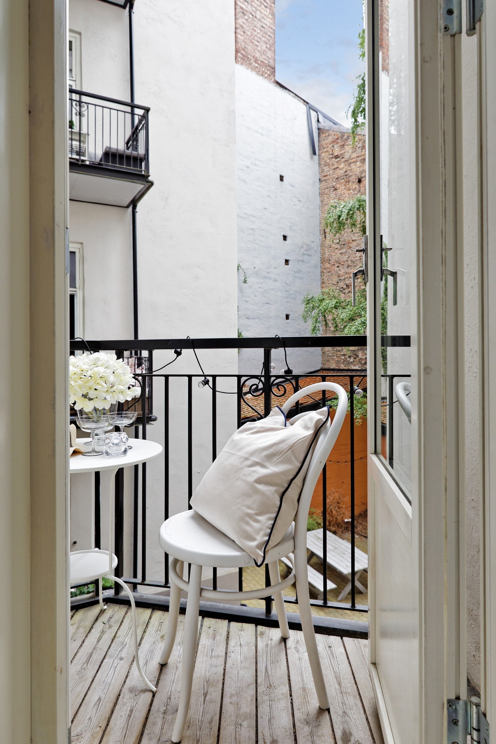 Fra hovedsoverommet er det utgang til en flott balkong vendt mot rolig bakgård. Galleribilde