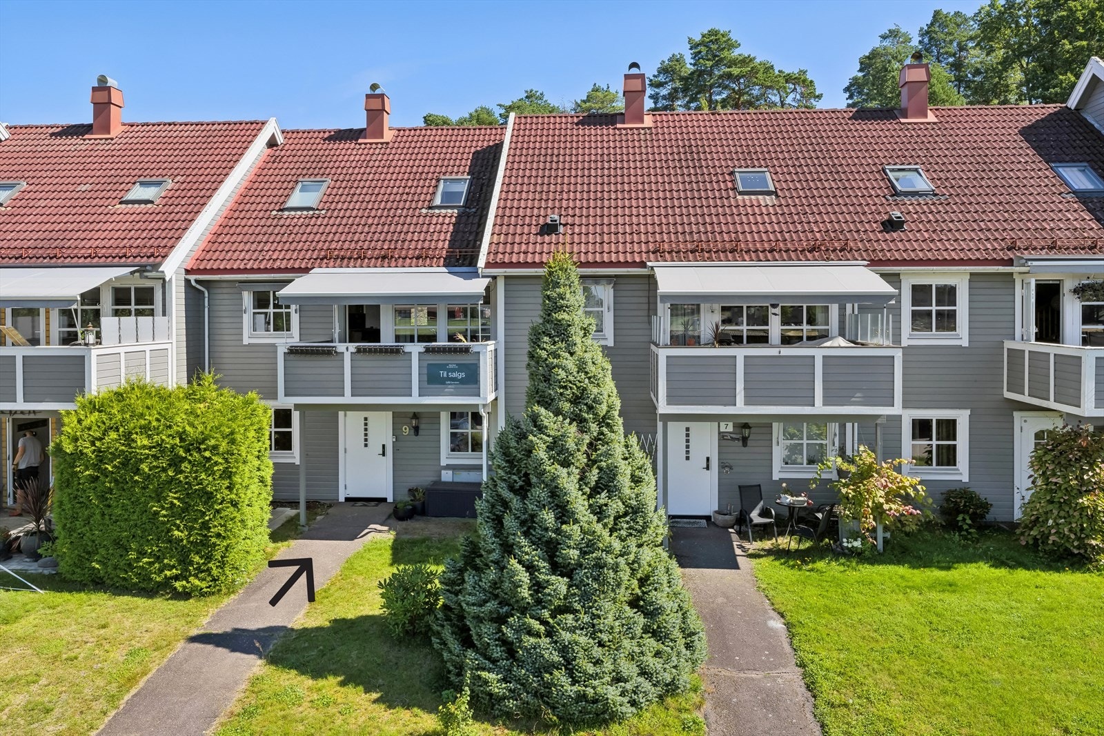 DNB Eiendom v/ Jim Robin Henriksen har gleden av å presentere Røsselgata 9! Meget innholdrikt borettslagrekkehus over tre plan og utearel som naturlig tilfaller den Galleribilde