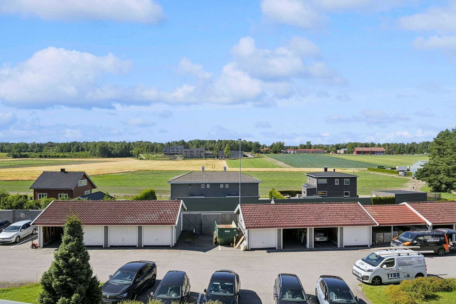Denne utsikten kan bli din. Det følger en garasjeplass med boligen Galleribilde