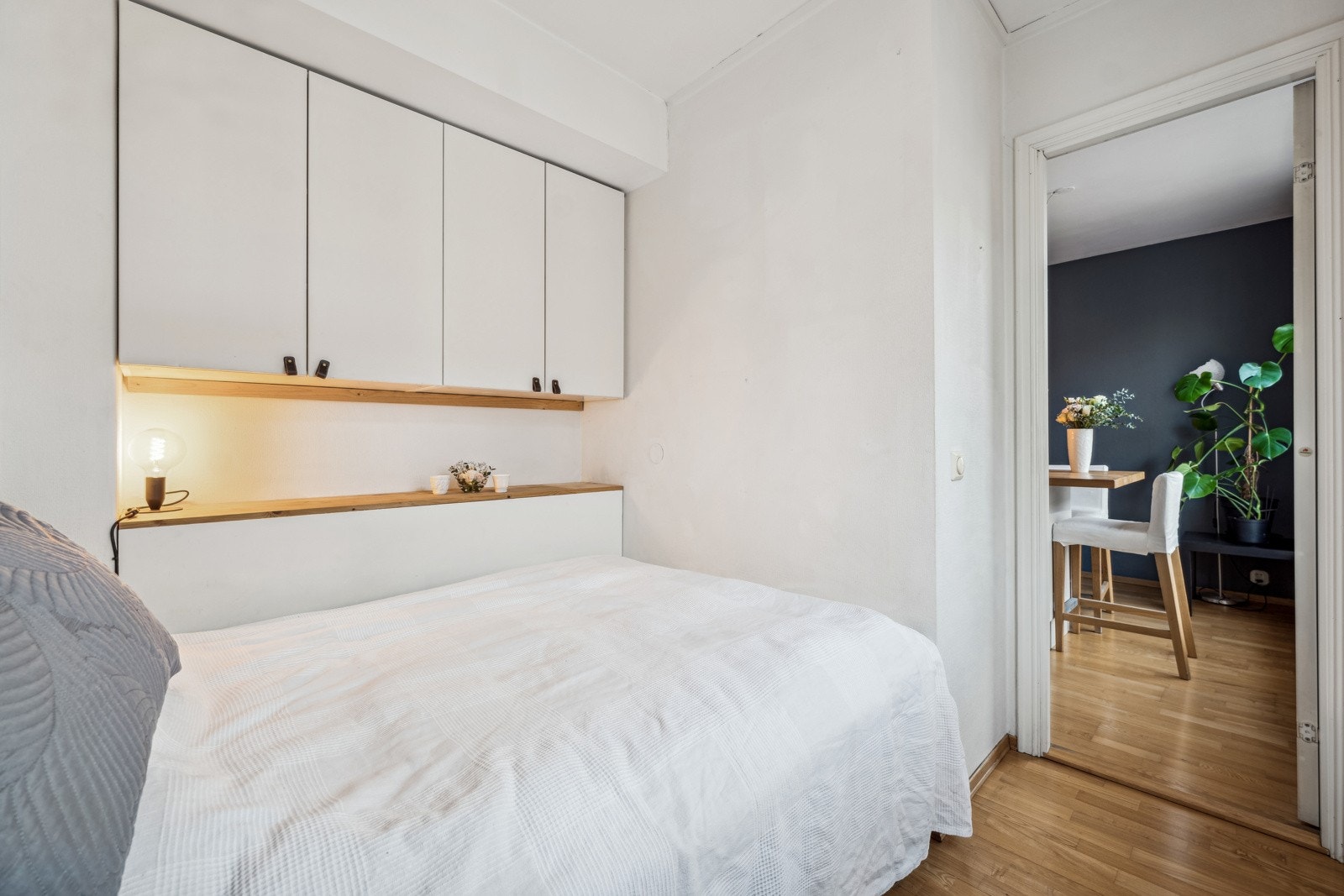 Selger har i dag en seng på 1,40 * 2,0 meter, du har mulighet for 1,50 *2,0 om det er ønskelig. Galleribilde