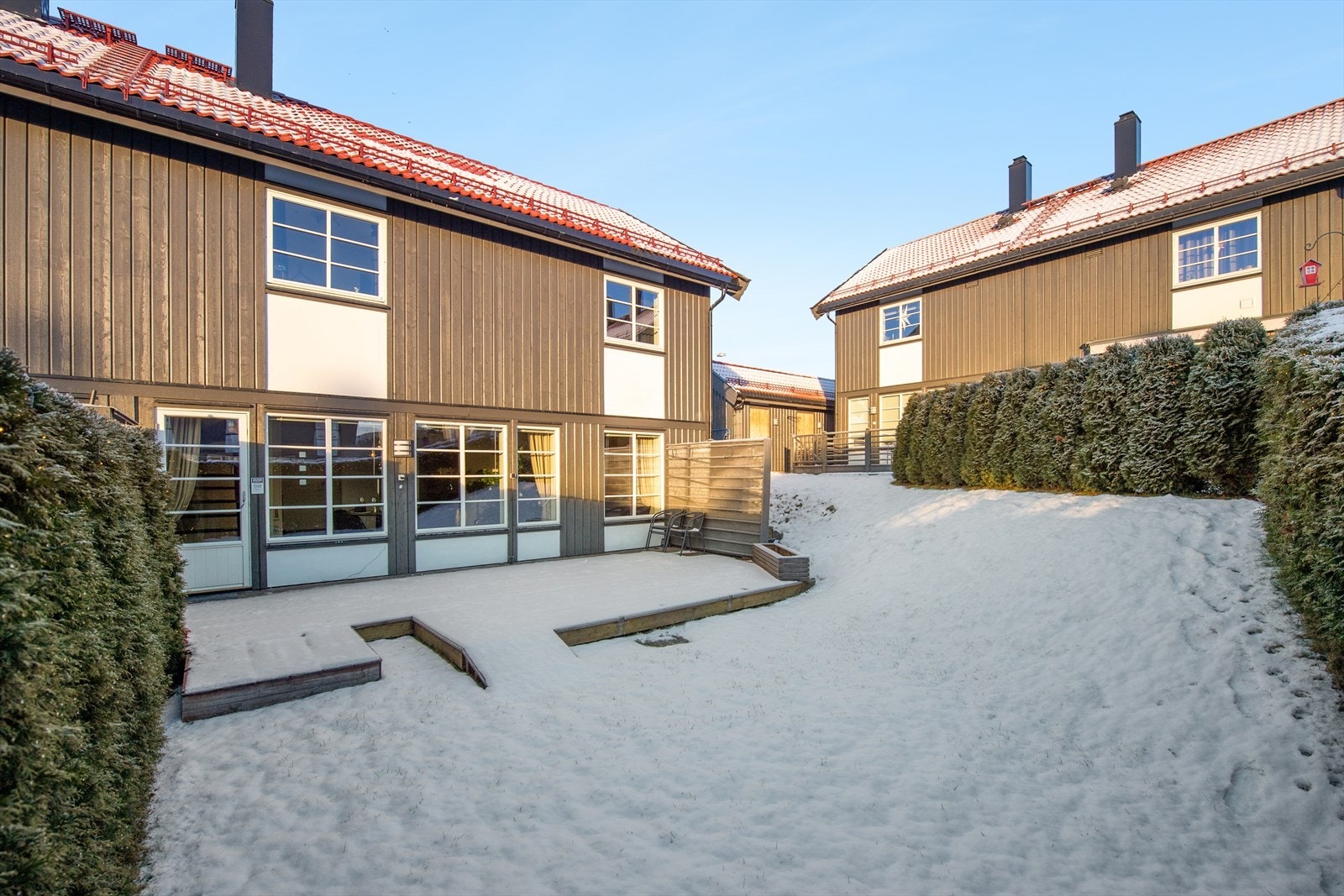 DNB Eiendom v/Merete Fjeldavlie presenterer en flott ½ av en vertikaldelt tomannsbolig fra 2011/2012! Galleribilde