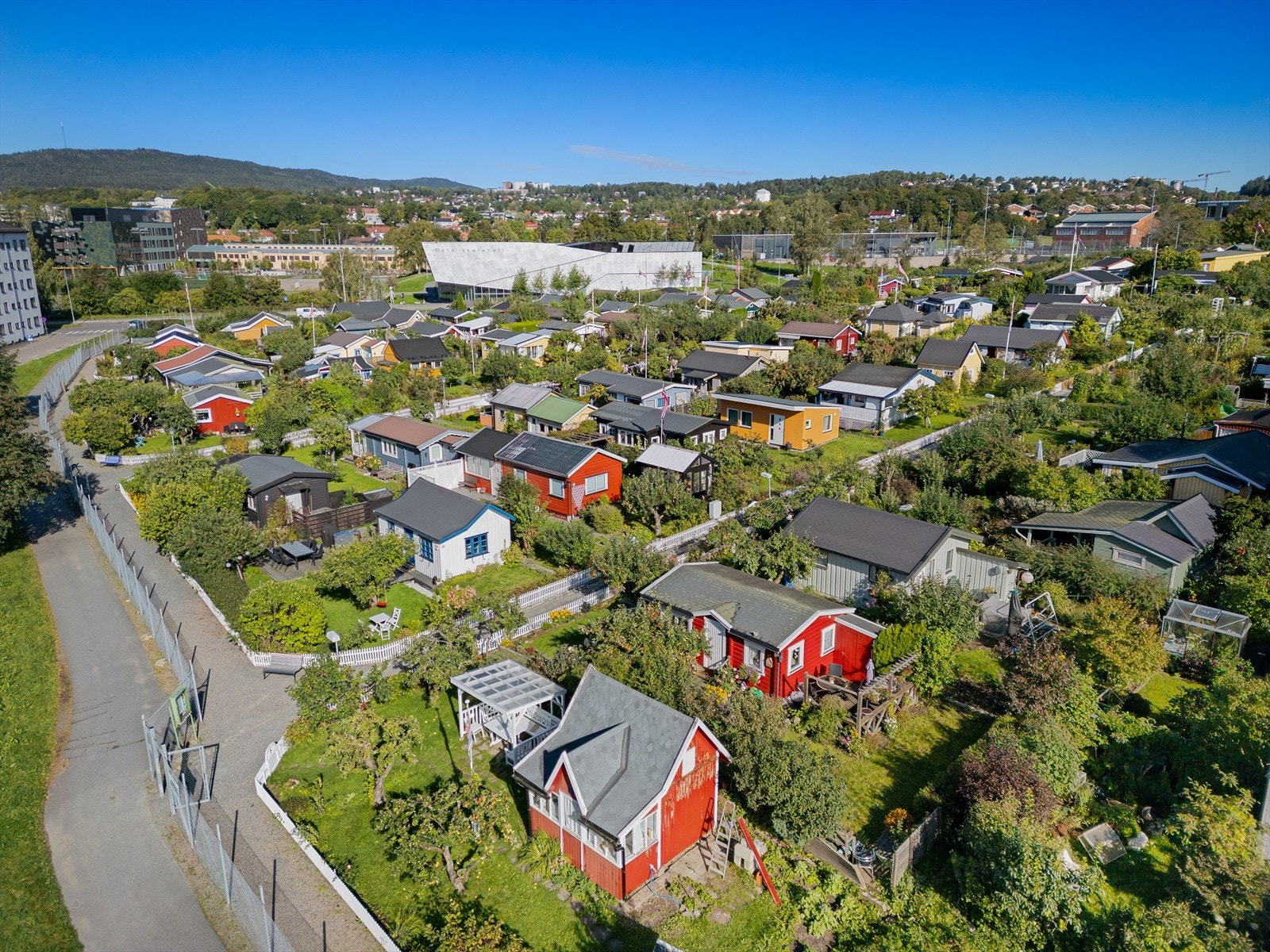 Etterspurt beliggenhet som byr på en flott kombinasjon av nærhet til både parker og marka, samtidig som det er sentralt Galleribilde