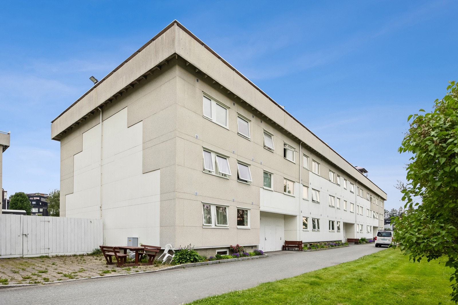 Borettslaget har nylig gjennomført vedlikehold av blokkene, inkludert utskifting av vinduer, dører og tak. Galleribilde