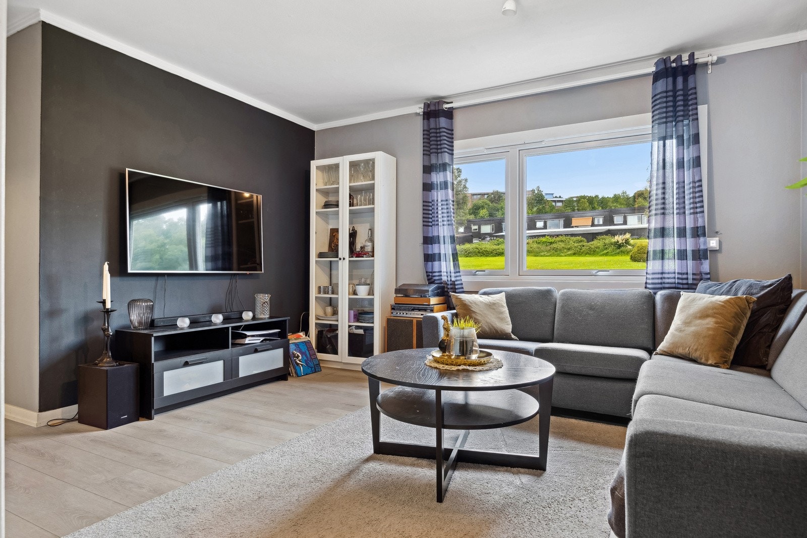 Stuen og kjøkken måler nesten 21 kvm. Galleribilde