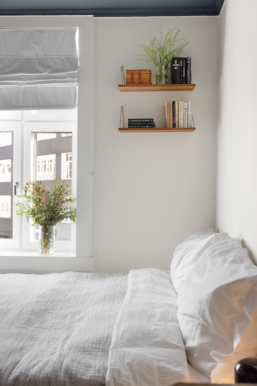 Stort vindu sikrer godt med lys og luft. Galleribilde