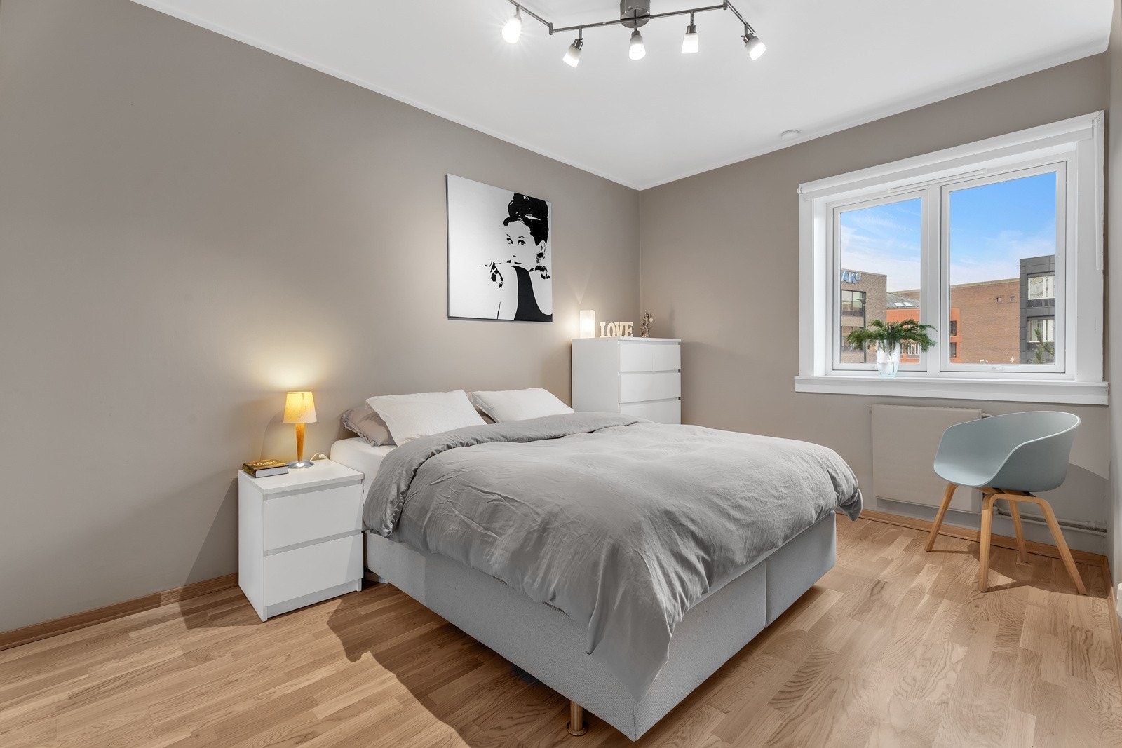 Hovedsoveromet har adkomst fra gangen Galleribilde