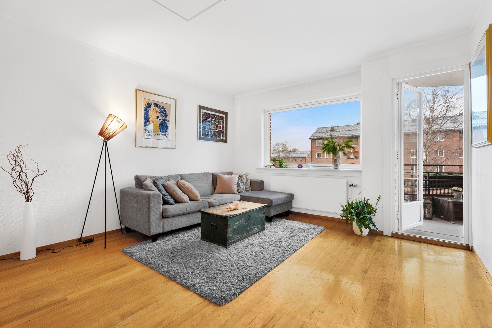 Velkommen til denne koselige leiligheten i Hoffsveien 24 presentert av Simen Hamre Liberg v/EIE eiendomsmegling Røa, Skøyen & Ullern! Galleribilde