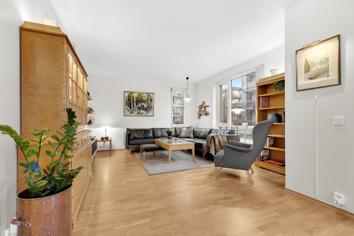 Stuen og kjøkkenet har en åpen løsning og måler totalt 44 kvm. Galleribilde