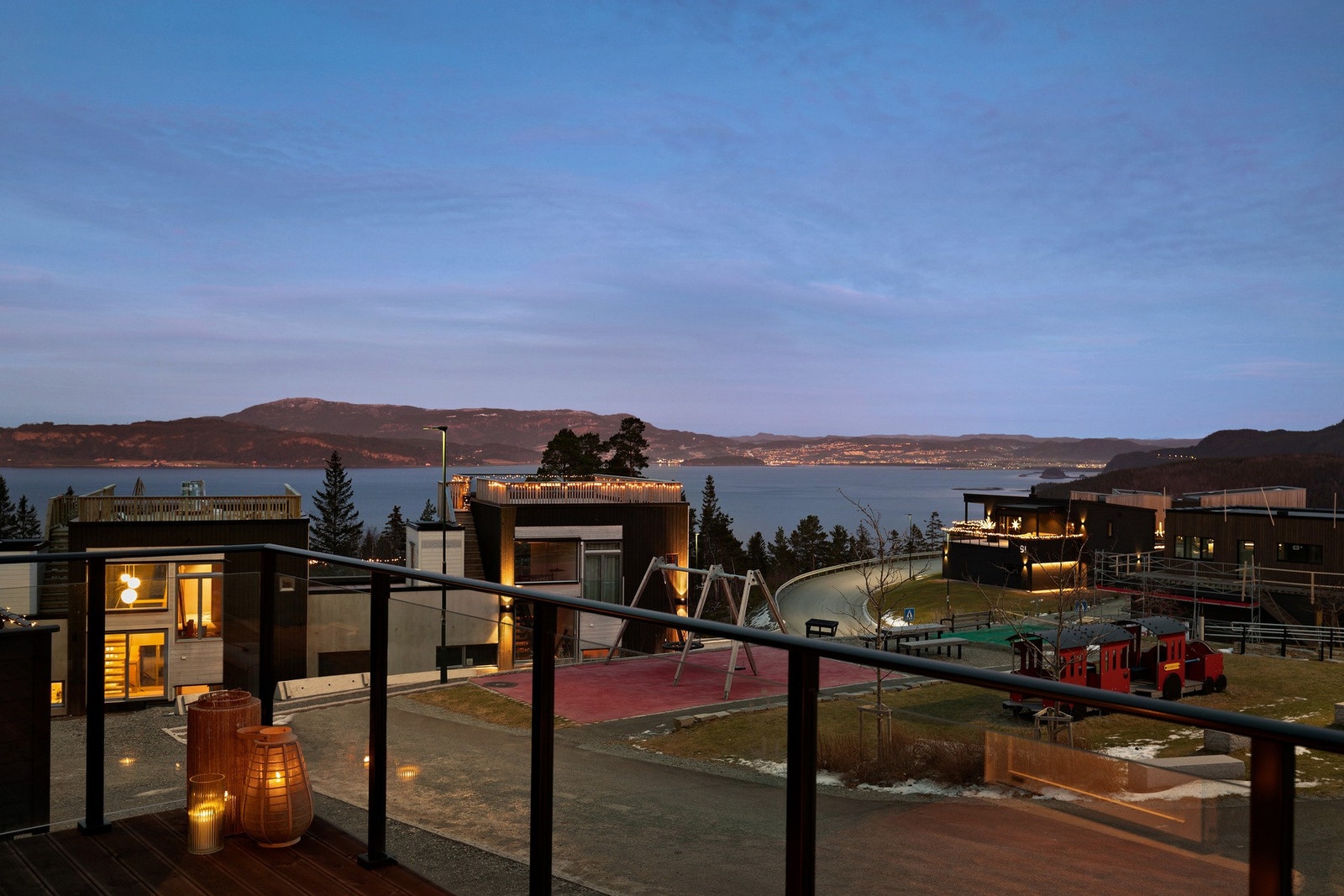 Meget barnevennlig beliggenhet, i enden av blindgate. Galleribilde