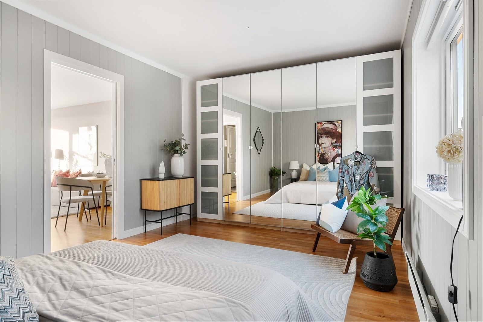 Soverom med meget god garderobeplass Galleribilde